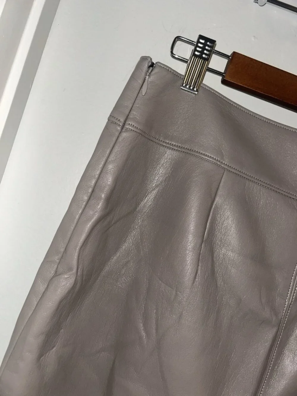 Aritzia Babaton PEGU Taupe Faux Leather Business Career Knee Length Skirt 10
